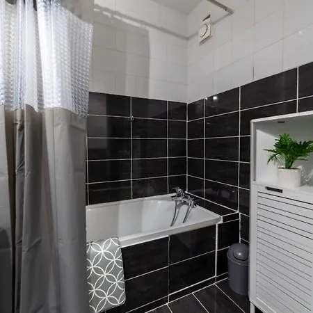 Apartment Riviera 3 Aeroport Wifi Climatisation *